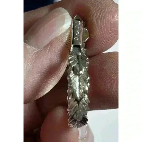 Montana Silversmiths Leaf Tear Drop Clip On Earrings - Unpierced Earrings - Picture 6 of 7